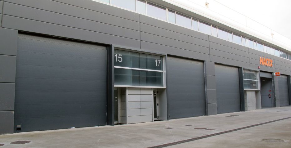 Nave pequeña de 150 m2 de planta en Llinars.